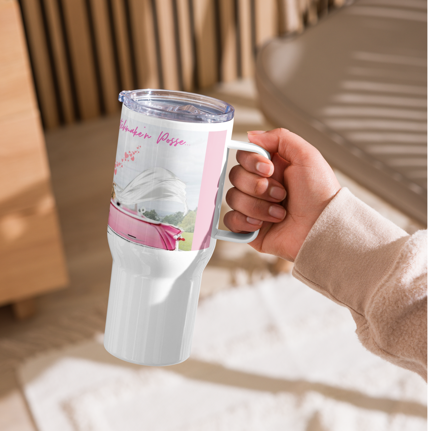 Travel mug with a handle